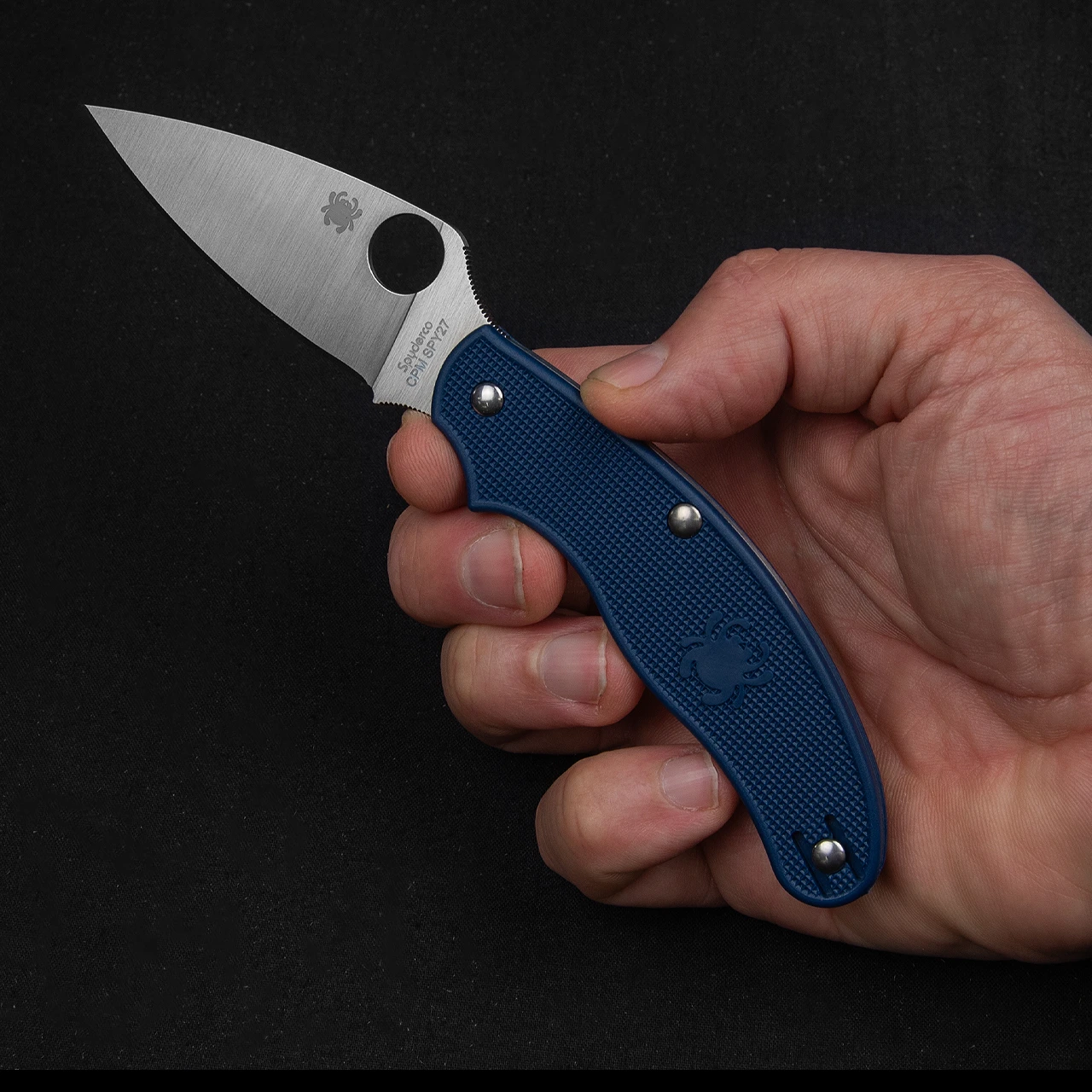 Spyderco UK Penknife Lightweight Dark Blue CPM SPY27 4 Spyderco UK Penknife Lightweight Dark Blue CPM SPY27 - Image 4