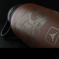 TAD Edition Earthwell 32oz Insulated Sierra Red -GearNest Shop TAD EAR 32 TOP SKU REDdet2 04779.1640873567.1280.1280 07958.1640874400